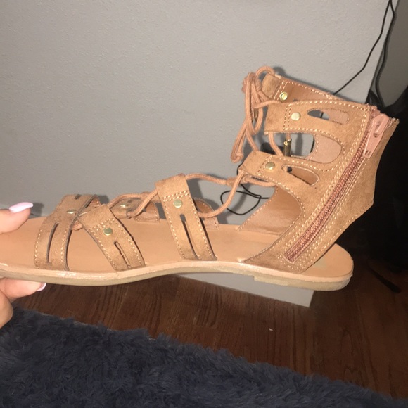 Cute sandals - Picture 2 of 3